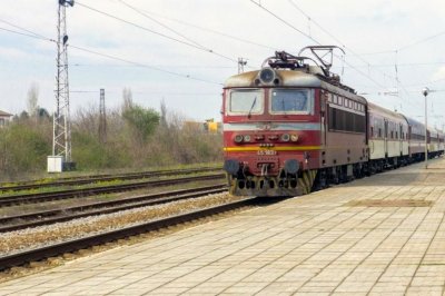 Крайградският пътнически влак който е трябвало да потегли от София