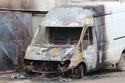 Бус с газова уредба изгоря на пътя за град Твърдица