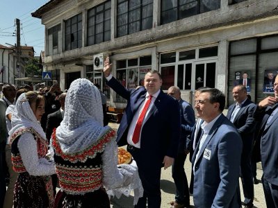 Делян Пеевски, председател на ДПС и водач на листата на ДПС в Благоевград посети Рибново