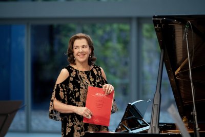 Елена Башкирова е първата звезда, която ще свири на новия пловдивски роял Steinway