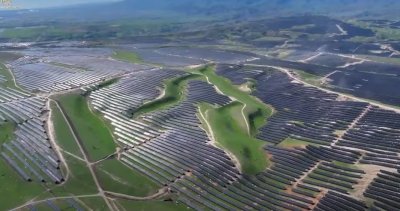 Китай пусна най-голямата слънчева електроцентрала в света