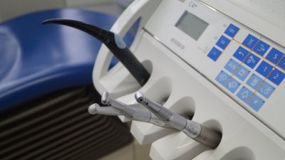 "Медицински надзор" откри фрапантни нарушения в зъболекарския кабинет, където почина жена