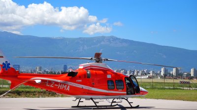 Медицинският ни хеликоптер превозва жена с фрактури от Сандански до София