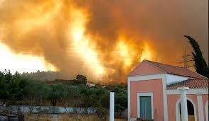 Силен пожар избухна на остров Хиос Властите предупреждават жители и