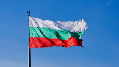 Българите се отправят към урните за шестите си парламентарни избори