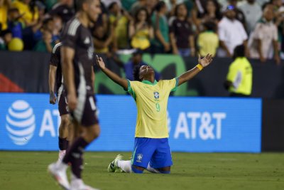 Бразилия стигна до победа с 3 2 в проверка срещу
