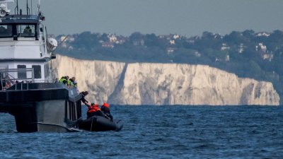 Спасиха около 80 мигранти край бреговете на Великобритания