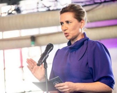 Кабинетът на датския премиер определи като лек камшичен удар състоянието ѝ