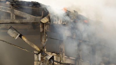 Пожар гори в изоставена сграда в центъра на Стара Загора