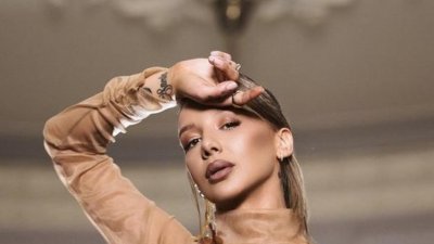 Бившата вокалистка на Слави Трифонов и Ку ку бенд Цветелина Грахич