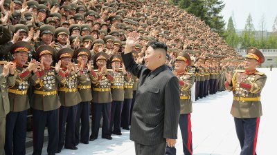 Севернокорейският лидер Ким Чен ун значително е увеличил обществените дейности свързани с армията