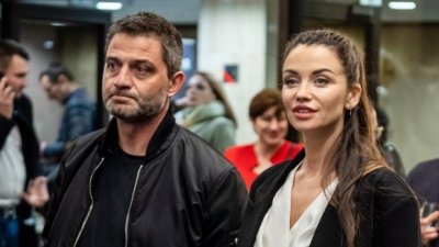 Красивата актриса и моделка Диляна Попова която ще води новото