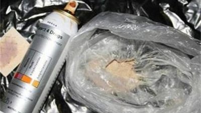 Дилър глътна плик с наркотици при полицейска проверка в Добрич (СНИМКИ)
