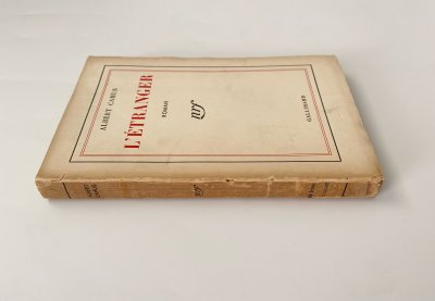 Странен ръкопис на "Чужденецът" от Камю беше продаден за 656 000 евро на търг