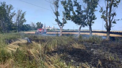 Пожар е пламнал в близост до гробищния парк на Ямбол на изхода на