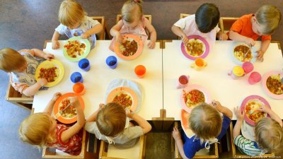 Проба от храна в детска градина показа отклонения