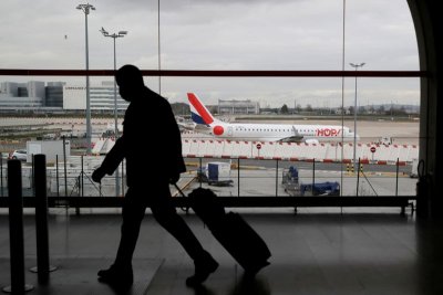 Във Франция: Арестуваха изрод, държал експлозиви до летището в Париж