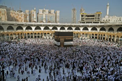 Започва ежегодното поклонение хадж в свещения град Мека в Саудитска Арабия за милиони поклонници