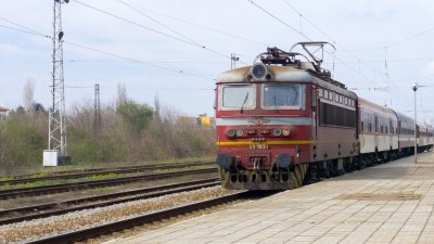 Пътнически влак дерайлира Инцидентът е станал в участъка Антон Копривщица