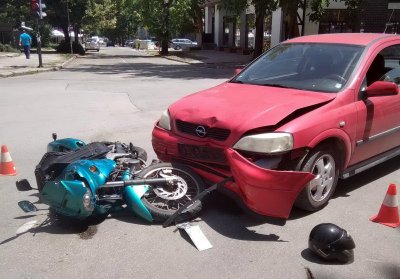 62 годишен моторист пострада при пътнотранспортно произшествие на кръстовището на