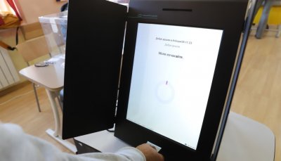 Гаф на вота: Машини бълват бели разписки, не е ясно за кои избори е гласувано 