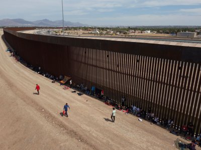 САЩ отчитат спад на нелегалните мигранти от Мексико 