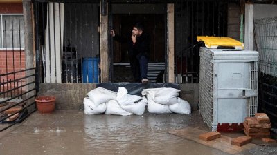 Проливни дъждове засегнаха големи части от Чили като нанесоха щети