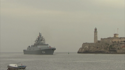 Руски конвой от кораби и ядрена подводница акостира в пристанището