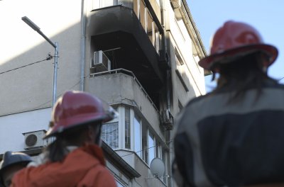 Оставиха в ареста учителката, запалила апартамент в Стара Загора