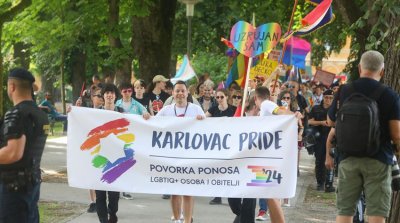 Едва стотина участника на втория гей парад в Карловац