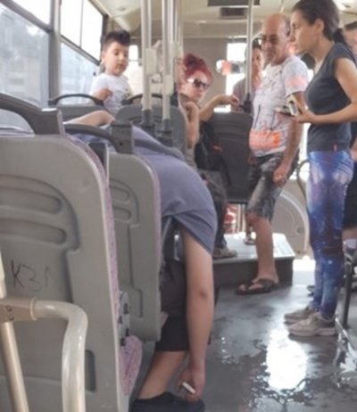 Младеж припадна в нетърпима жега в автобус №36 в Пловдив