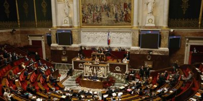 Френските политически партии бързат да сформират алианси и да се