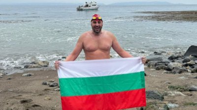 Българската звезда в плуването в открити води Петър Стойчев вече