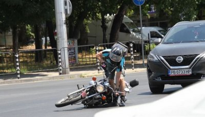 Кола удари велосипедист на пешеходна пътека в Пловдив Инцидентът станал