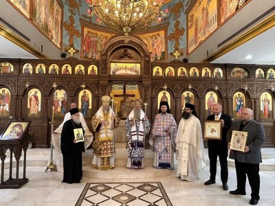 Митрополитите Николай и Антоний отслужиха литургия за здраве за българите в ОАЕ