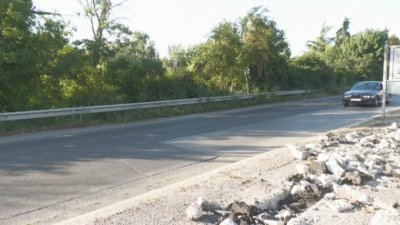 От дни тече ремонт на пътя от Сарафово към Бургас