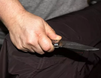 Психично болен мъж нападна дете размахвайки нож срещу него 24