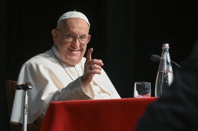 Папата: Шегите за Бог не са богохулство