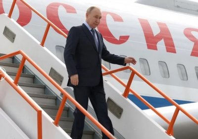 Руският президент Владимир Путин пристигна на посещение във Виетнам след
