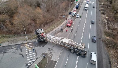 Български тир се обърна и блокира магистралата Ниш Белград