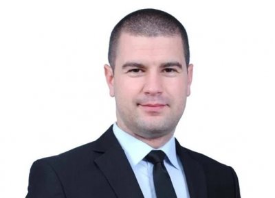 Водач на "Величие" отказа да е депутат, жена му не иска в София