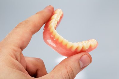 Плащането на зъбни протези от Здравната каса се отлага То