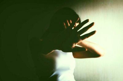 Младеж на 18 години е задържан за домашно насилие над
