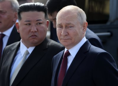 Руският президент Владимир Путин пристига на посещение в Северна Корея за първи