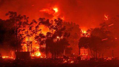 Горски пожар избухна на Халкидики  Новината за поредния горски пожар в Гърция съобщава Катимерини Пожарът е