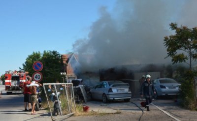 Пожар избухна в гараж използван за автосервиз на южния околовръстен