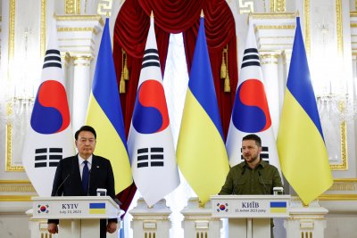 Южна Корея ще преразгледа предоставянето на оръжия на Украйна