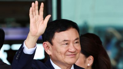 Бившият премиер на Тайланд Таксин Шинаватра поддръжник на управляващото правителство