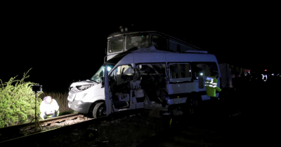 4 трупа и 12 ранени при катастрофа с влак (СНИМКИ)