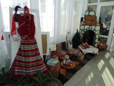 Патриотично - детски градини в Молдова получиха български носии